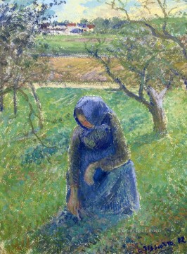 Camille Pissarro Painting - Recogiendo hierbas 1882 Camille Pissarro